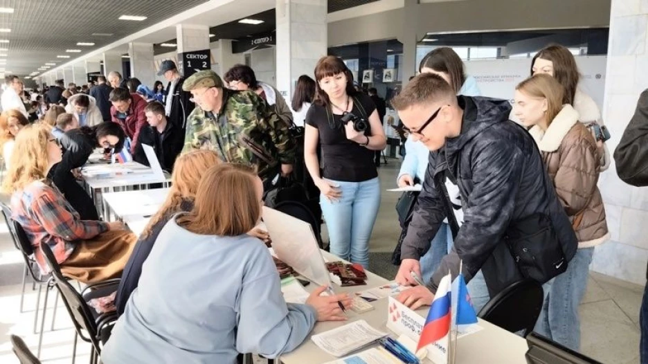 В Барнауле прошел первый этап Всероссийской ярмарки трудоустройства «Работа России. Время возможностей».