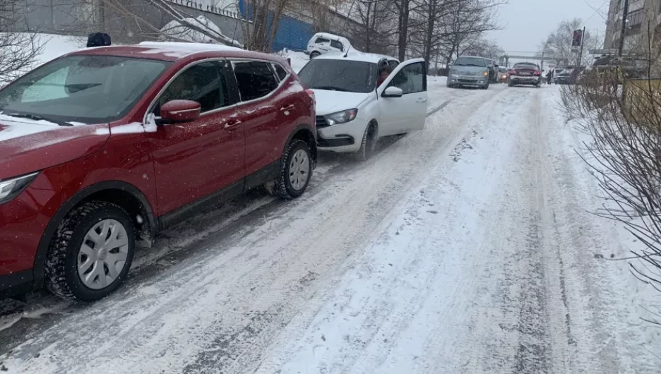 Массовые ДТП в апрельский гололед.