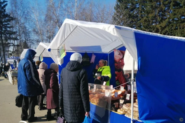 Продовольственная ярмарка в Барнауле.