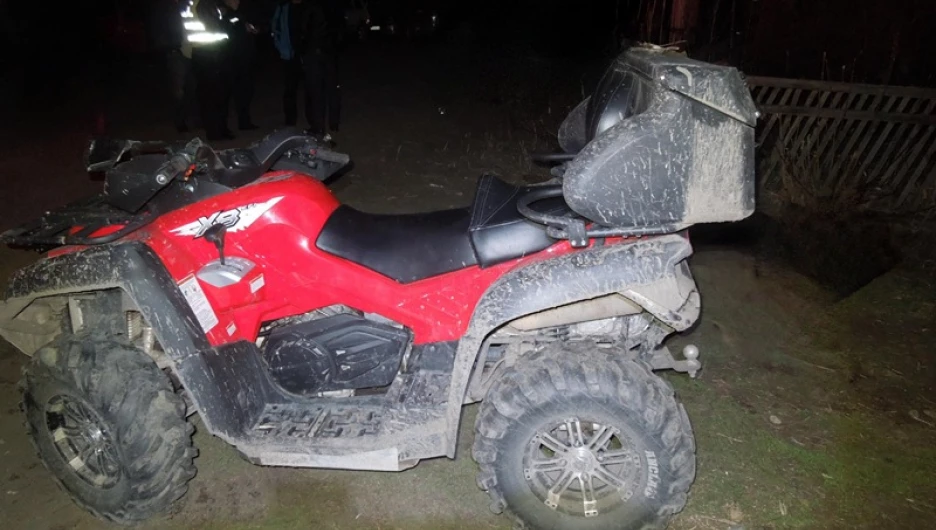 Водитель квадроцикла врезался в забор и погиб в Алтайском крае