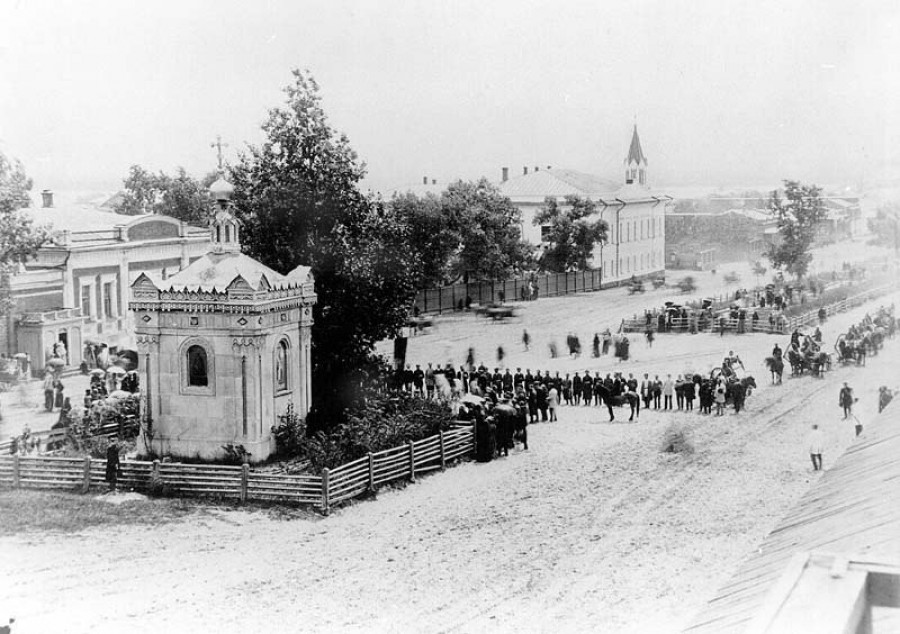 У часовни А. Невского смотр пожарной части 25 апреля 1893 года.