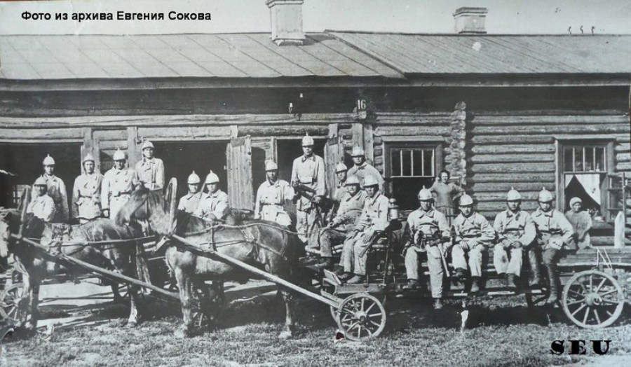 Пожарные конные обозы в Барнауле, фото 1900 года.