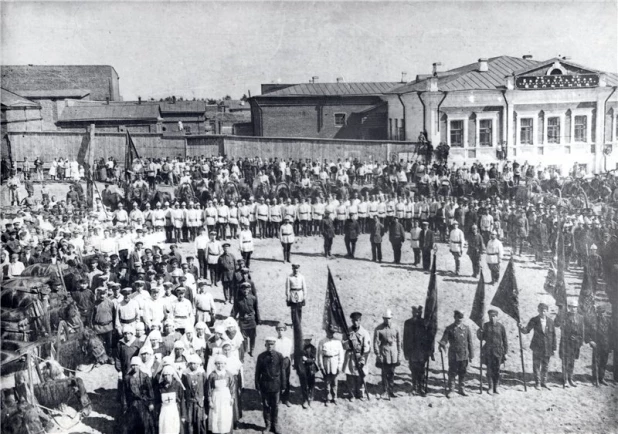 Барнаульское вольное пожарное общество в 10-летний юбилей, фото 1903 года.
