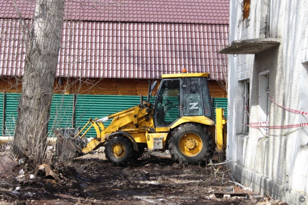 Снос аварийного дома.