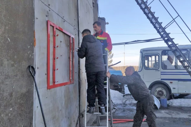 Специальные пожарные щиты устанавливают в алтайских поселках.