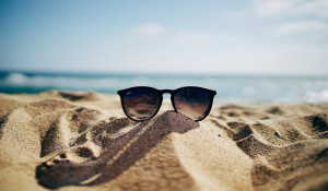 Пляж. Солнечные очки.
