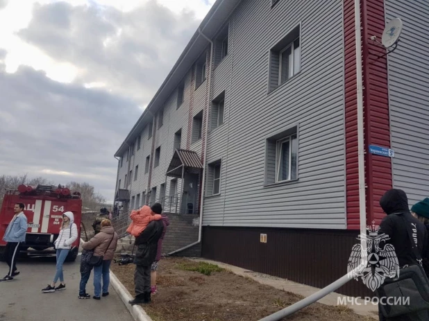 Вещи загорелись в квартире в алтайском городе.