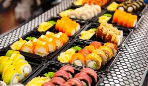 Роллы «Любовь и суши» в ассортименте.