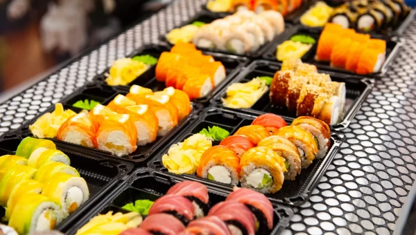 Роллы «Любовь и суши» в ассортименте.