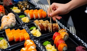 В рамках «Женского клуба» была проведена дегустация роллов премиум-класса от «Любовь и суши».