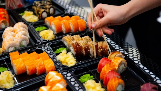 В рамках «Женского клуба» была проведена дегустация роллов премиум-класса от «Любовь и суши».