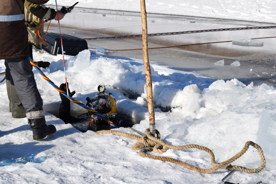 А у нас – водолаз: на речном водозаборе в Барнауле прочистили водовод