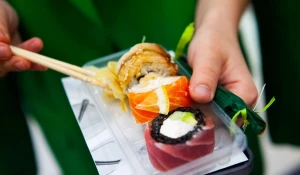 В рамках «Женского клуба» была проведена дегустация роллов премиум-класса от «Любовь и суши». 