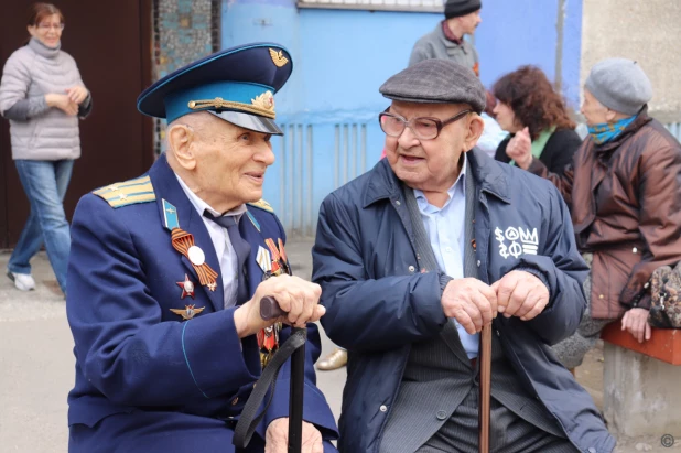 Акция "Парад у дома ветерана"