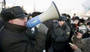 Виктор Рау на митинге "За честные выборы". Барнаул, 24 декабря 2011 года.