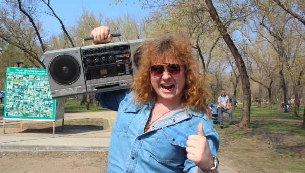 Как барнаульцы отдыхают в обновленном Изумрудном парке.