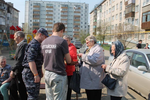 "Фронтовая бригада" поздравила ветеранов с Днем Победы.