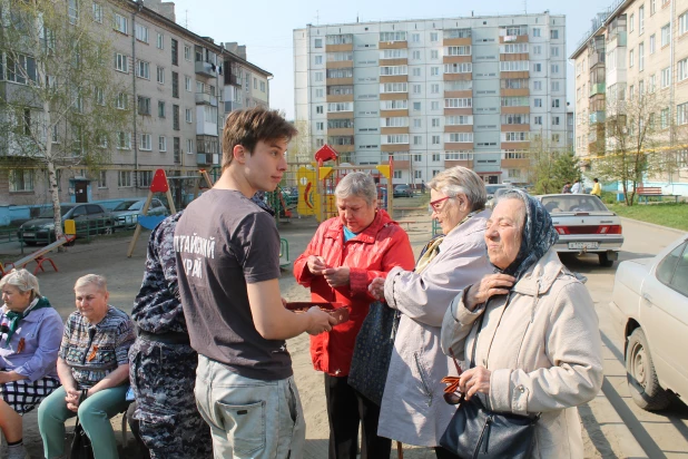 "Фронтовая бригада" поздравила ветеранов с Днем Победы.