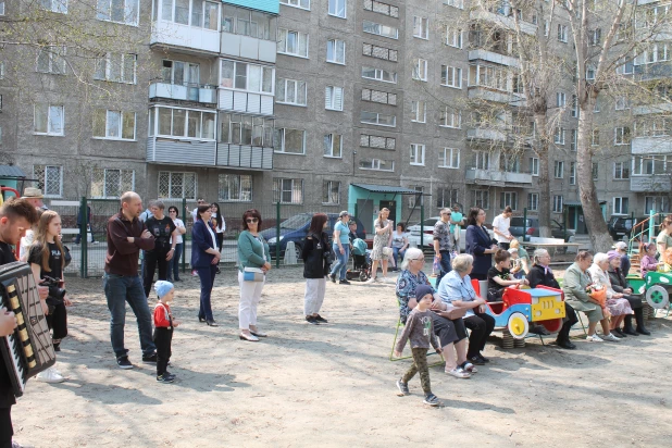 "Фронтовая бригада" поздравила ветеранов с Днем Победы.