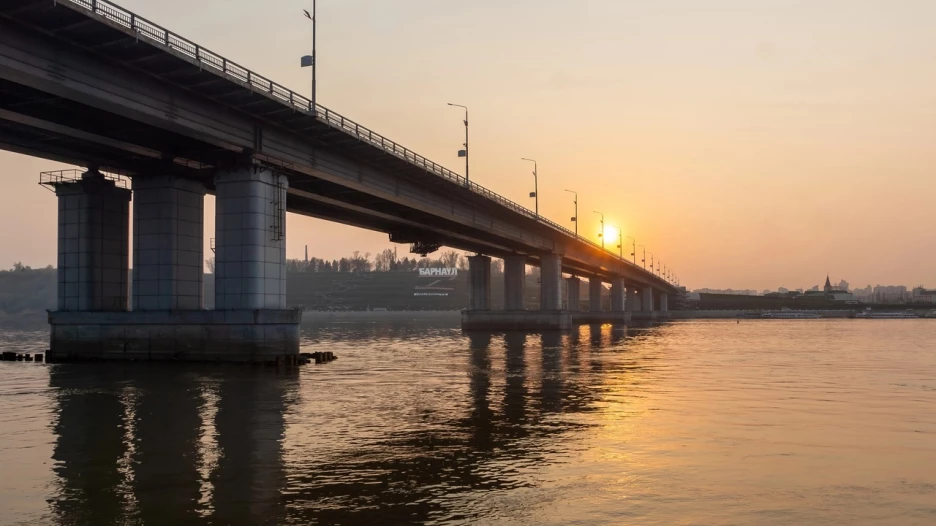 Причалили под Новым мостом.