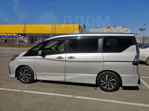 Nissan Serena 2019 года выпуска за 2.2 млн рублей