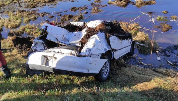 Автомобиль упал с обрыва в сибирском городе
