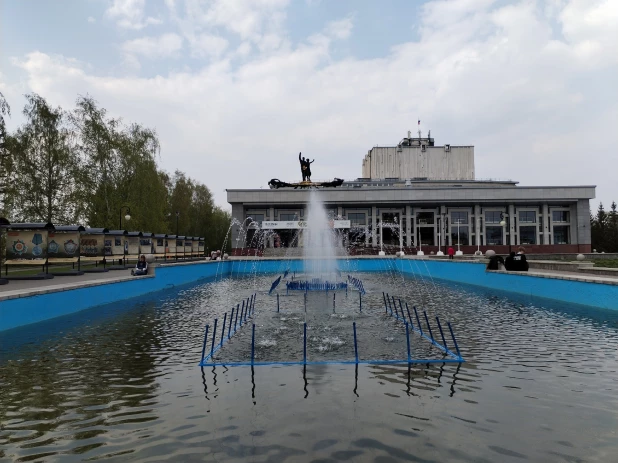 В Барнауле заработали фонтаны.