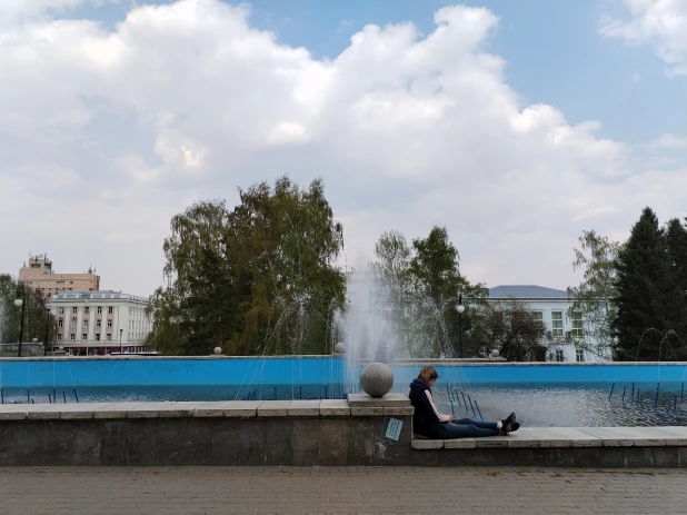 В Барнауле заработали фонтаны.