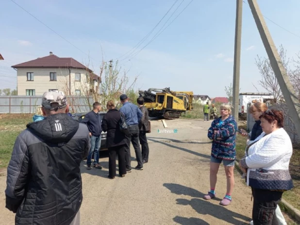 Барнаульцы протестуют из-за решения проложить водопровод по их улицам.