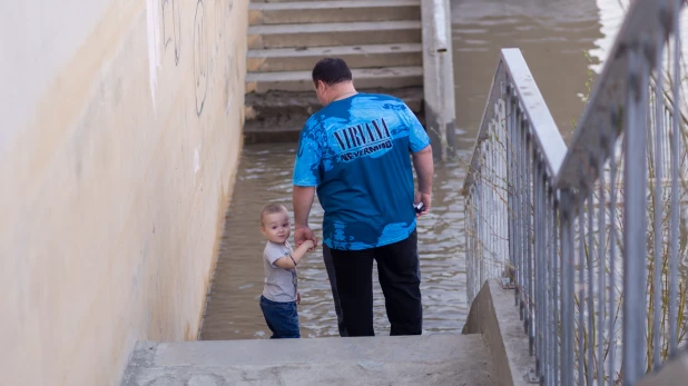 Дети и родители в Барнауле.