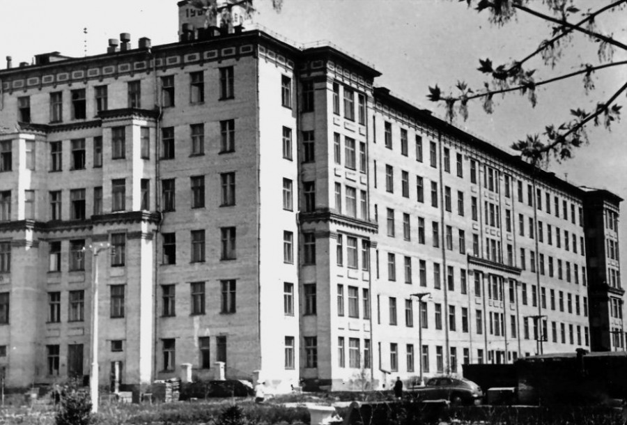  Новый больничный комплекс ПО «Химволокно» на 500 коек для работников Барнаульского завода искусственного и синтетического волокна на Потоке, начал работу в 1961 году.