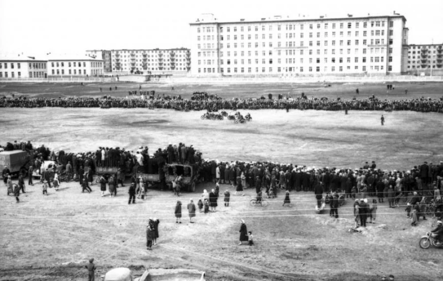 Больничный комплекс ПО «Химволокно» для работников Барнаульского завода искусственного и синтетического волокна на Потоке, фото 1961 года.