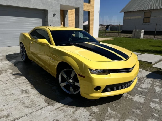 Солнечный Chevrolet Camaro продают за 2,3 млн рублей в Барнауле

