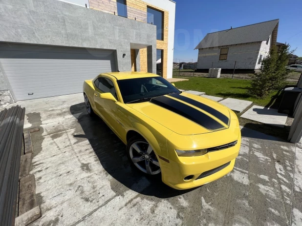 Солнечный Chevrolet Camaro продают за 2,3 млн рублей в Барнауле

