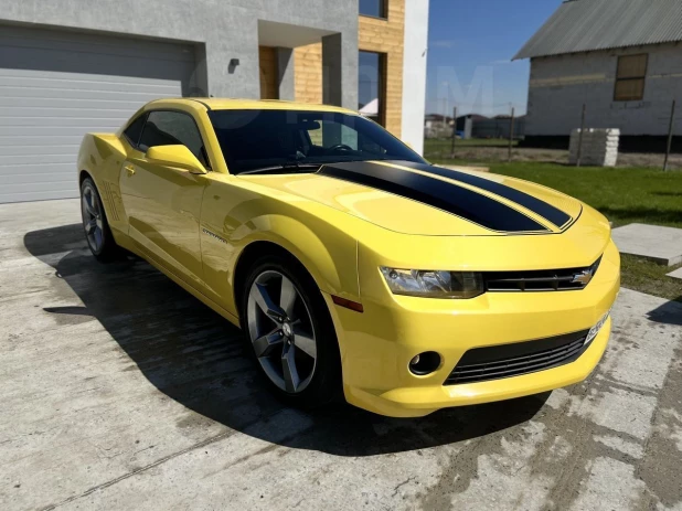 Солнечный Chevrolet Camaro продают за 2,3 млн рублей в Барнауле

