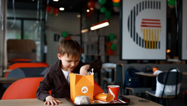 В Майме открылось первое предприятие «Вкусно — и точка».
