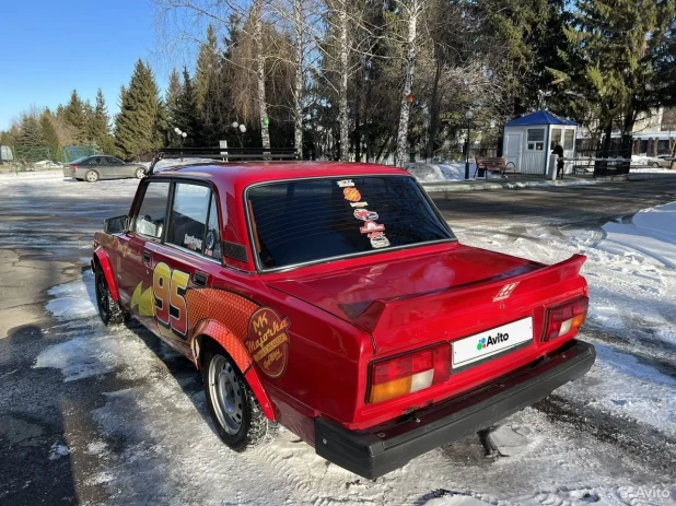 ВАЗ (LADA) 2105 в виде Молнии Маккуин