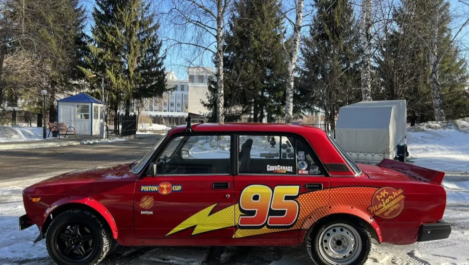 ВАЗ (LADA) 2105 в виде Молнии Маккуин