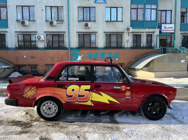 ВАЗ (LADA) 2105 в виде Молнии Маккуин