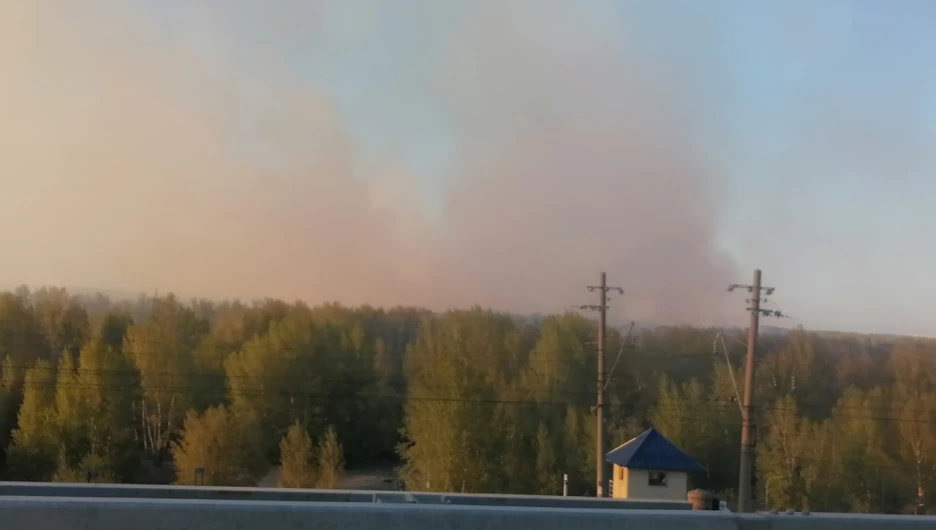 Крупный пожар произошел за Старым мостом.