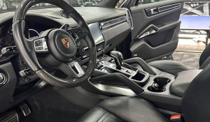 Porsche Cayenne 2019 года выпуска за 9,8 млн рублей