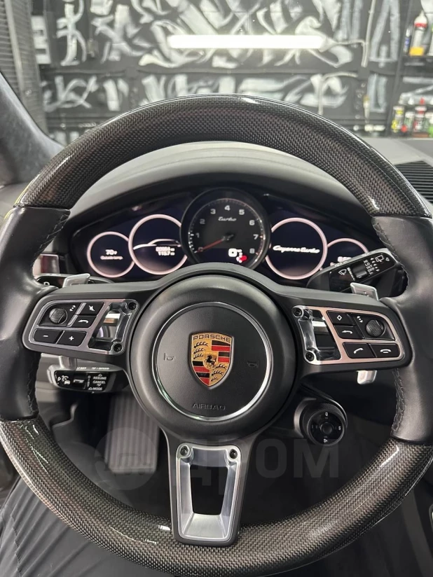 Porsche Cayenne 2019 года выпуска за 9,8 млн рублей