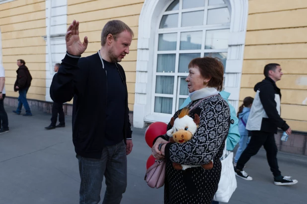 Виктор Томенко вместе со студентами прогулялся по городским музеям