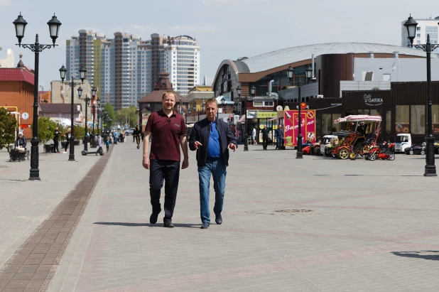 Виктор Томенко прогулялся с Вячеславом Франком.