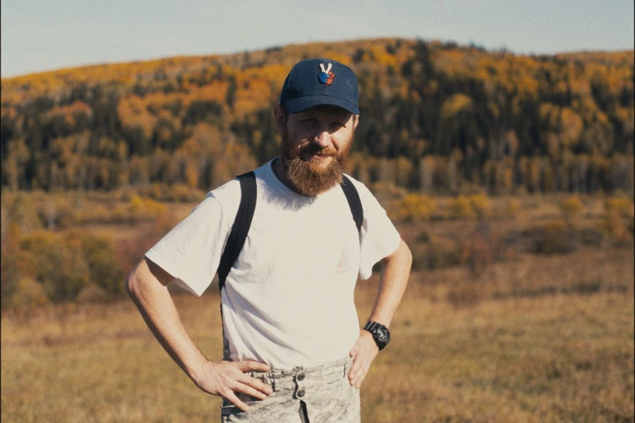 Алтайский священник Павел Корчагин в документальном сериале «Поуехавшие» в Wink.