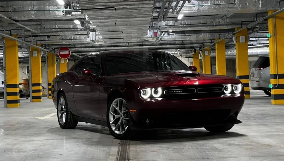 Dodge Challenger продают за 4 млн рублей в Барнауле