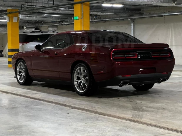 Dodge Challenger продают за 4 млн рублей в Барнауле