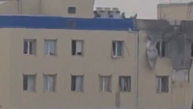 Здание, на которое попали обломки дрона в Краснодаре.