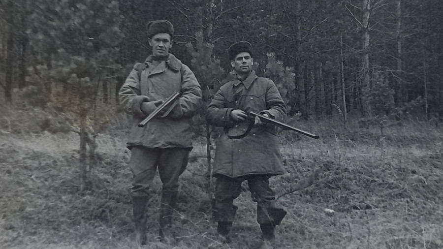 Георгий Поскотинов (слева) с братом жены.