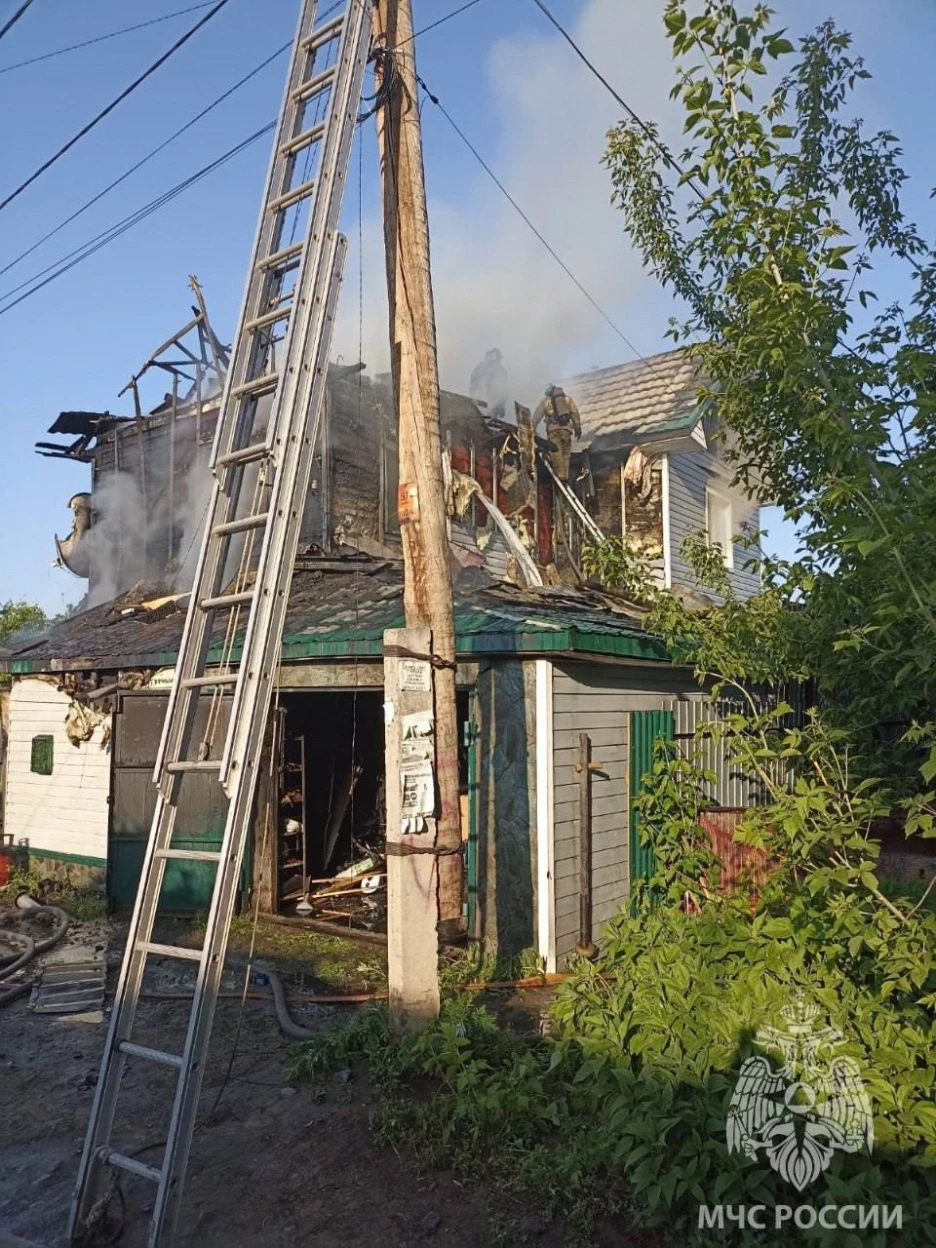 Страшный пожар охватил частный дом в Барнауле